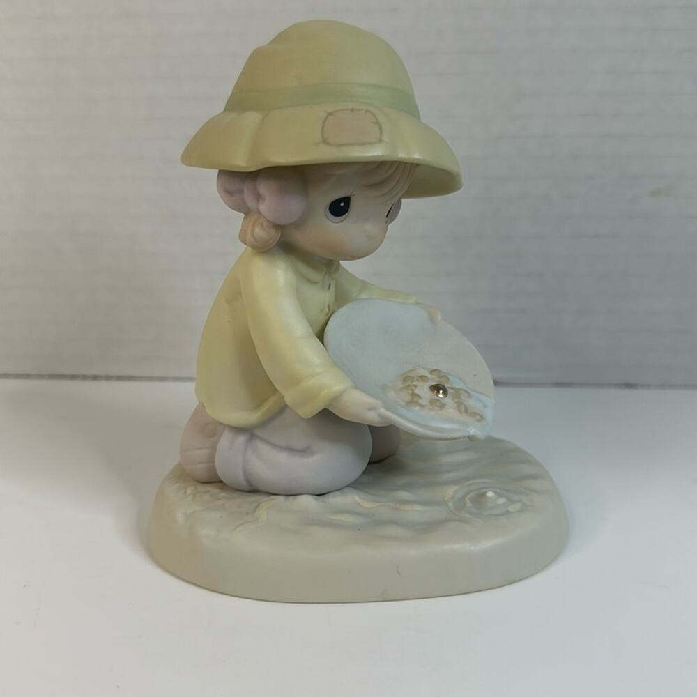 Vintage 1995 Precious Moments Figurine